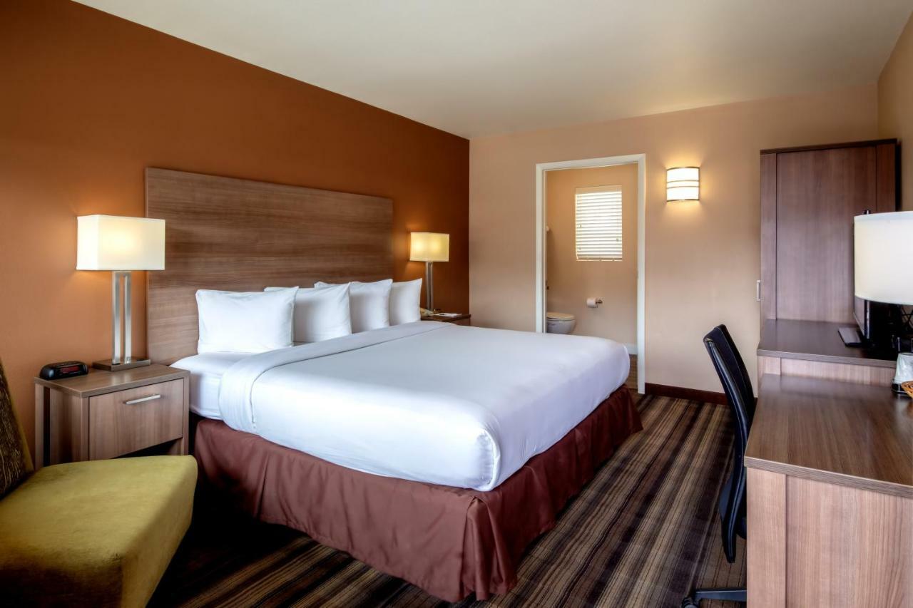 Boulder University Inn ภายนอก รูปภาพ